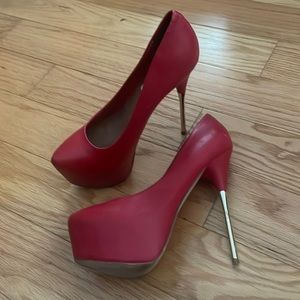 Red Pumps